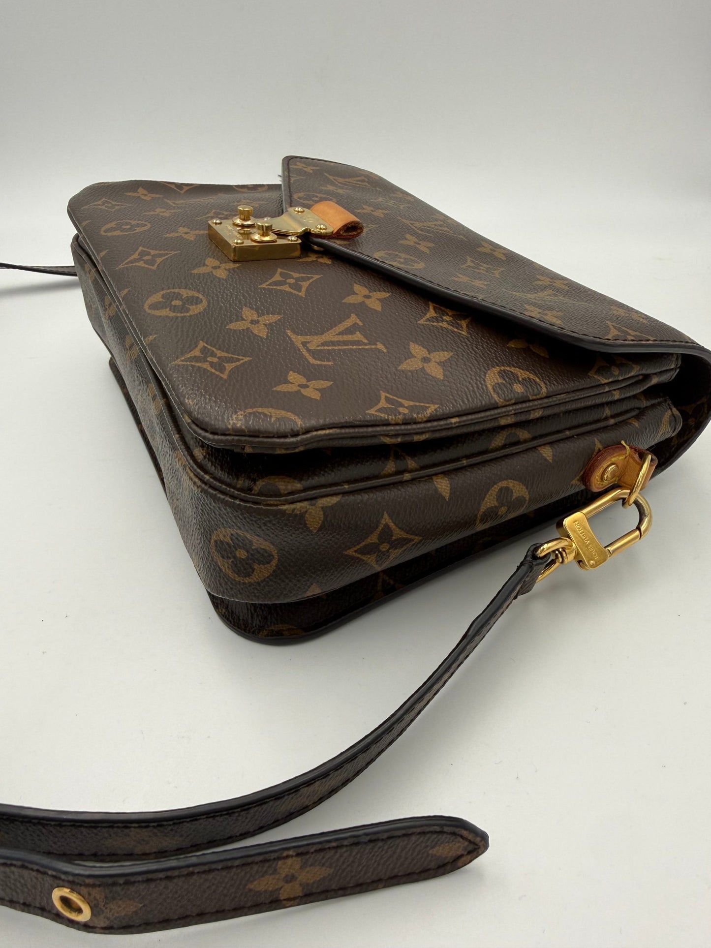 LOUIS VUITTON METIS Monogram with Shoulder Strap