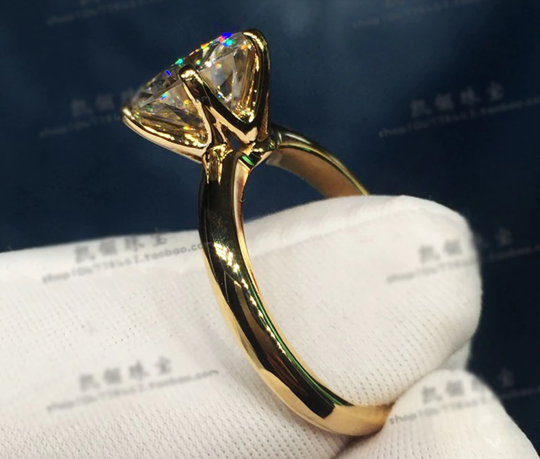 Luxury Solitaire Diamond Ring