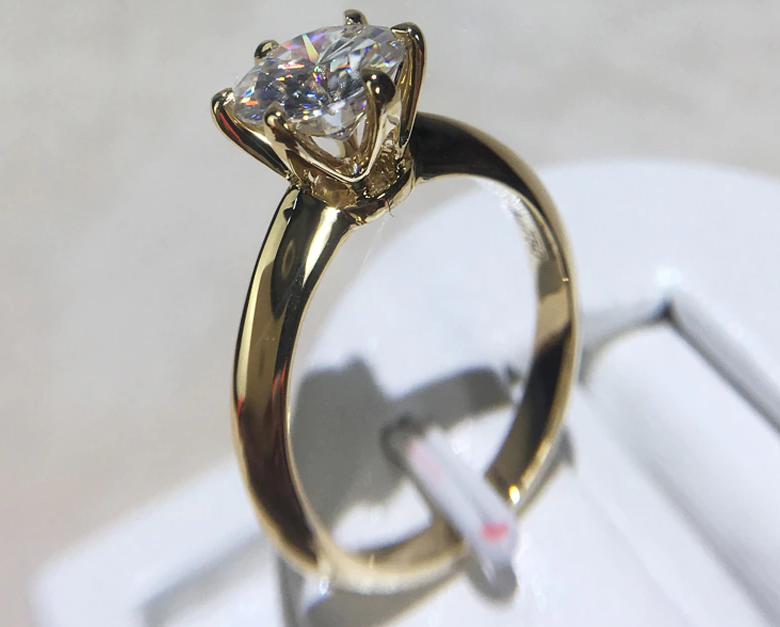 Luxury Solitaire Diamond Ring