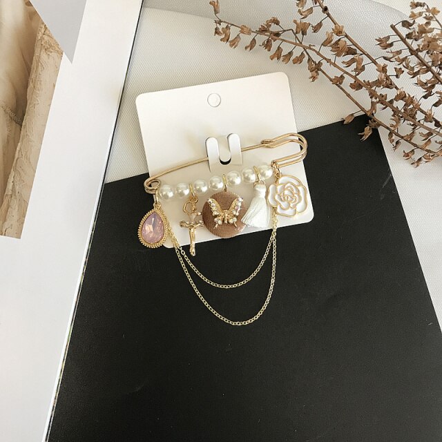 Vintage Accessory Lapel Pins and Brooches